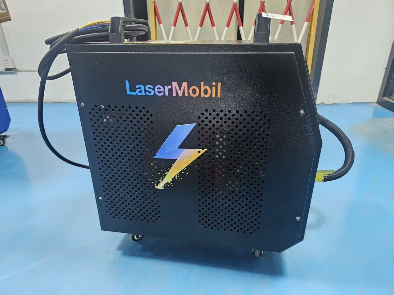 Urządzenie LaserMobil do czyszczenia laserowego - model czarny profesjonalny